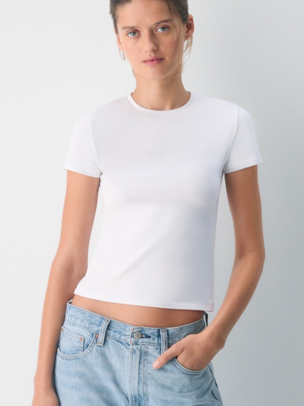 Aritzia White Short-Sleeve Crewneck Tee